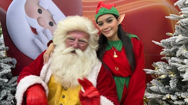 Joven de Desamparados que sueña con ser arquitecta es la elfa ayudante de Santa para la Navidad 2025