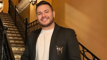 Cantante Steven Sibaja anda con una sonrisa de oreja a oreja y este es el gran motivo
