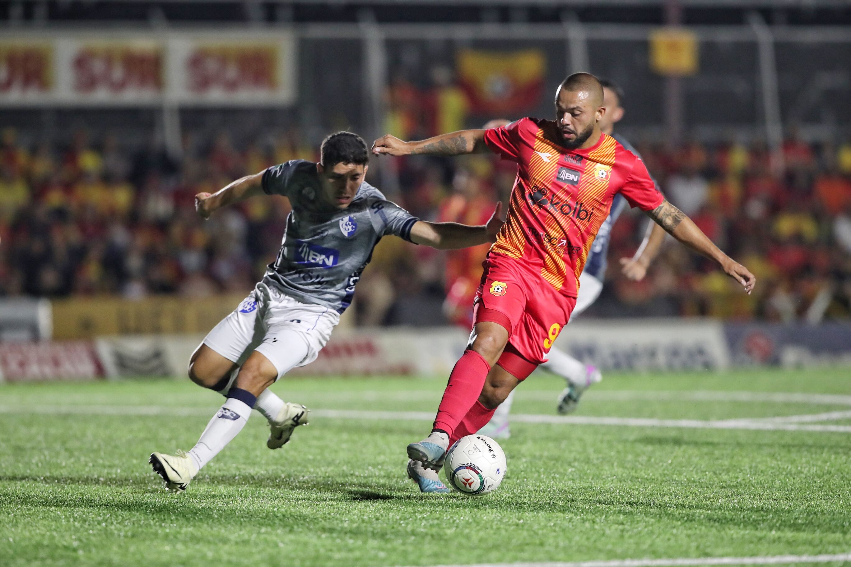 18/04/2024/ Juego entre Club Sport Herediano vs Cartaginés por la jornada 18 del torneo clausura de la Liga Promerica en el estadio Carlos Alvarado / Foto John Durán