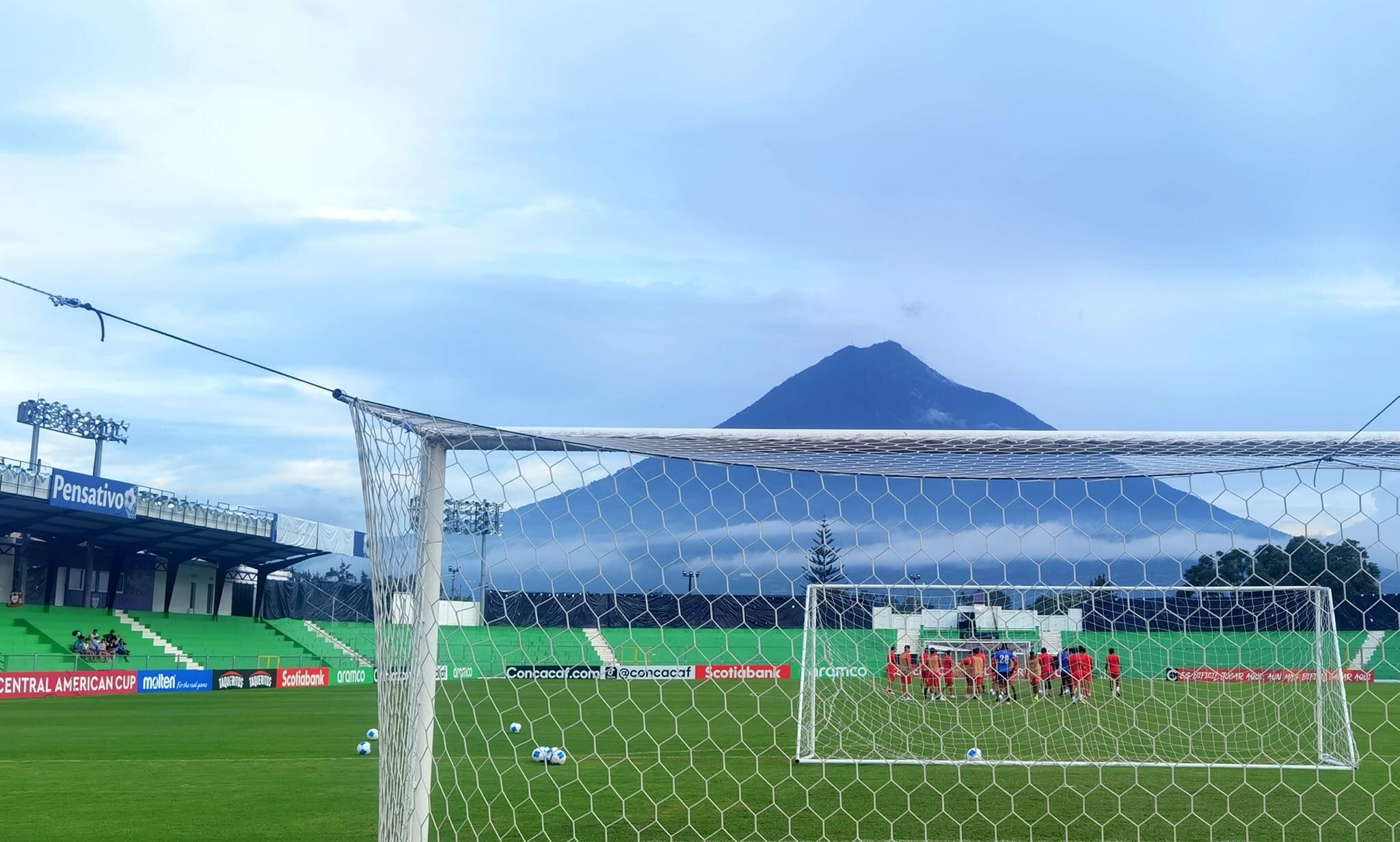 Guanacasteca reconoció la cancha del Estadio Pensativo en Guatemala, donde este 16 de agosto jugará contra Municipal, en la Copa Centroamericana de Concacaf.