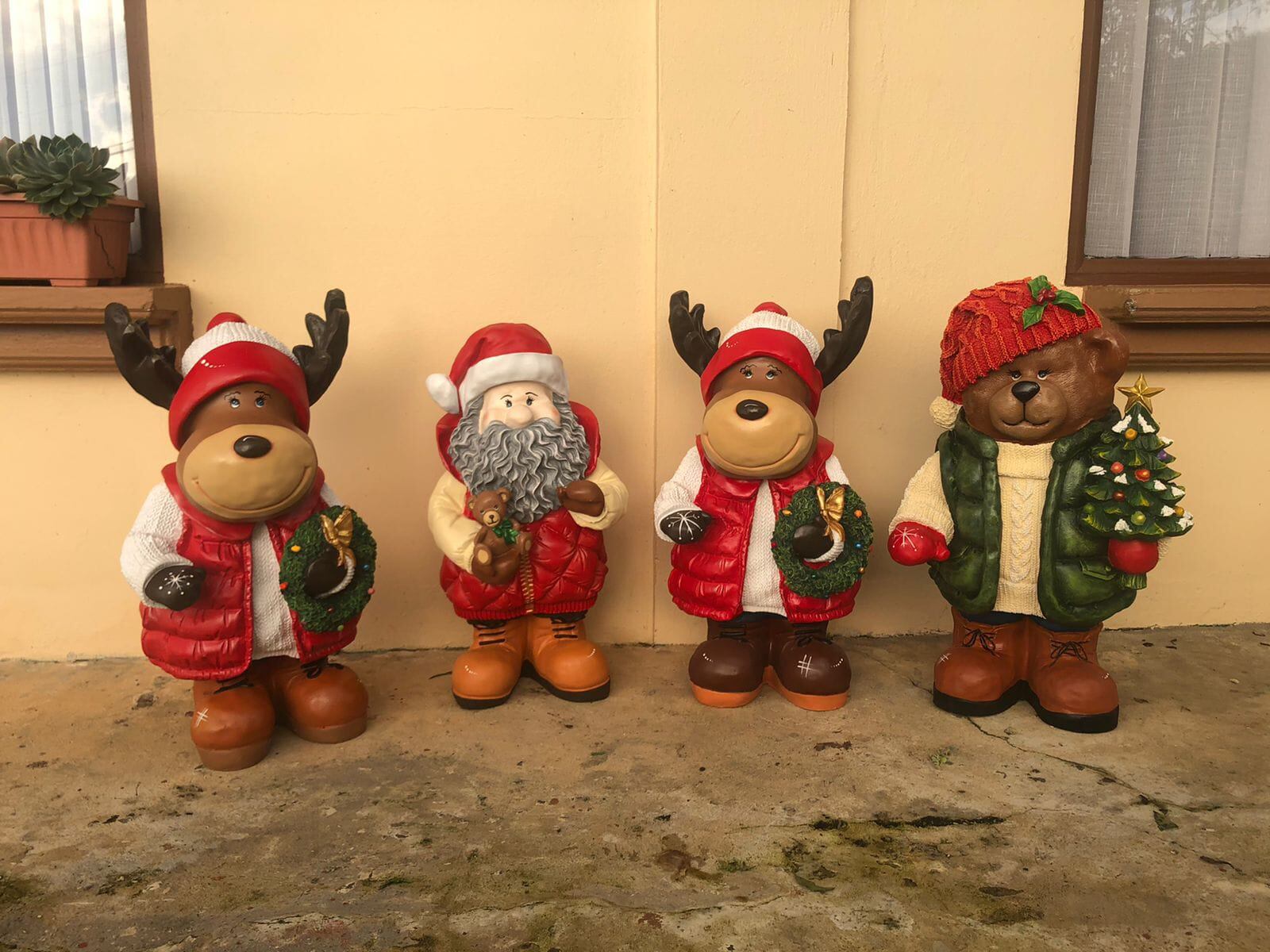 Pintar artesanías como estas mantiene a doña Martha con la mente ocupada. Foto cortesía.