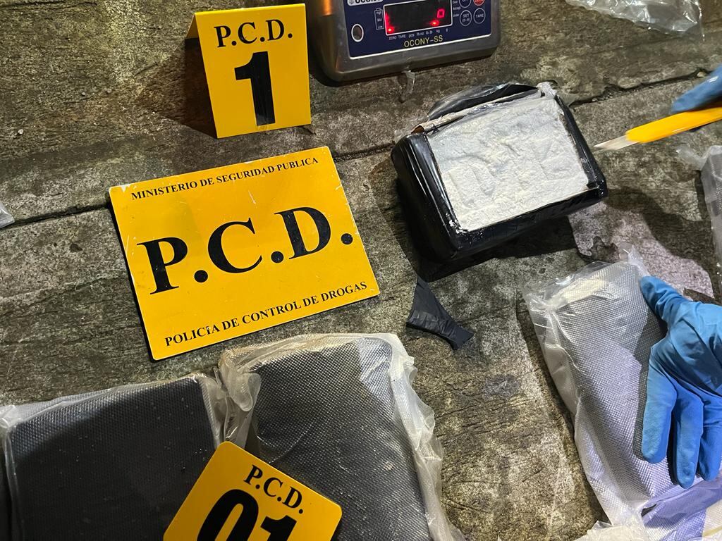 Dentro del vehículo encontraron 19 paquetes con cocaína. Foto MSP.