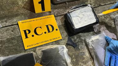 Yate de lujo con mexicanos a bordo escondía 840 kilos de cocaína