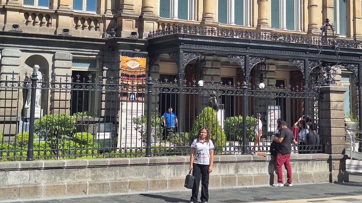 En Río Jiménez de Guácimo, en Limón, una joven, Betsabeth Morán Delgado, tiene apenas 16 años, pero cuando habla de instrumentos, partituras y escenarios lo hace con la seguridad de quien encontró muy temprano el amor de su vida.