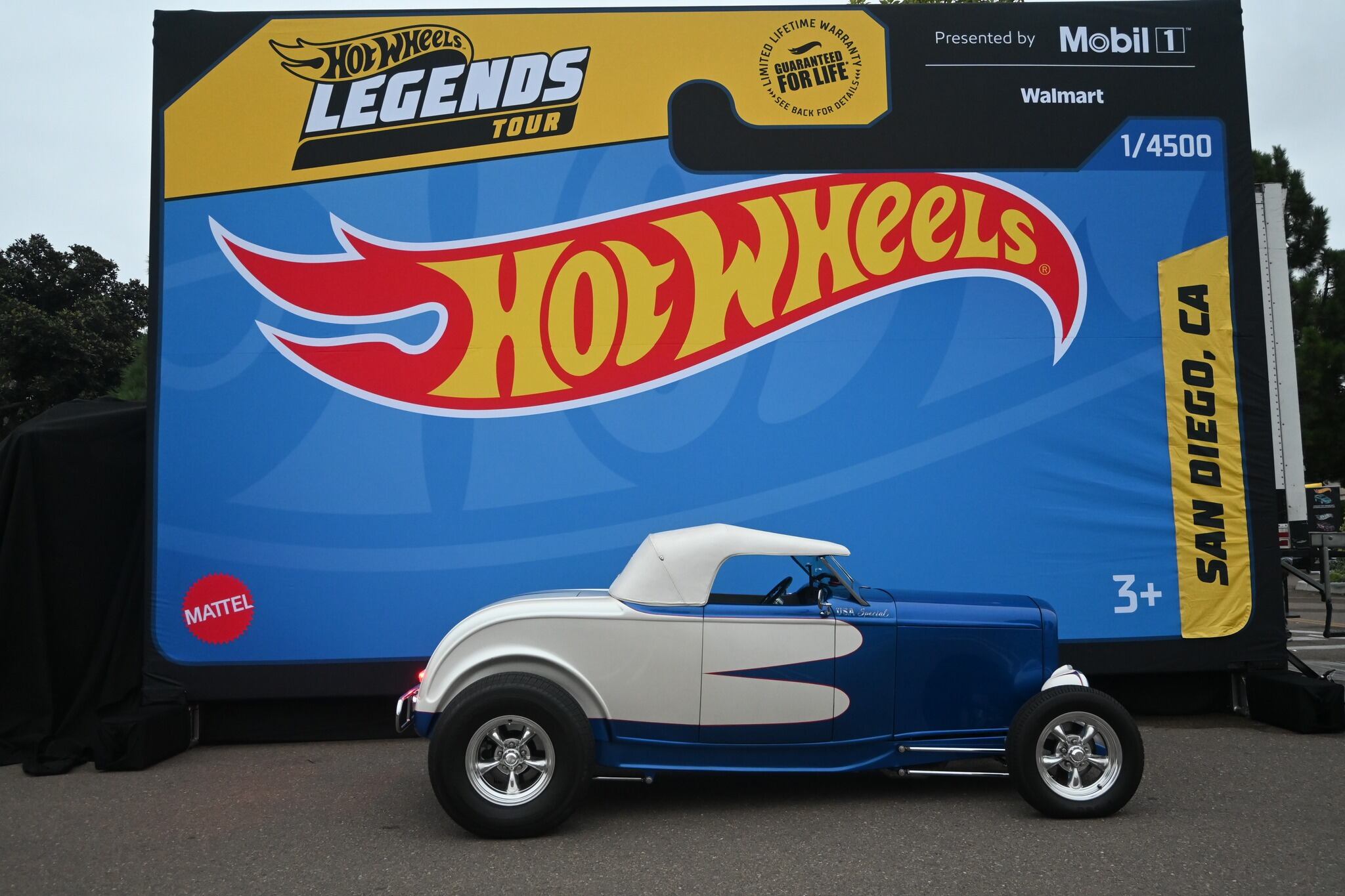 Ramos de Hot Wheels se viralizan como regalo para hombres este 30 de septiembre de 2025.