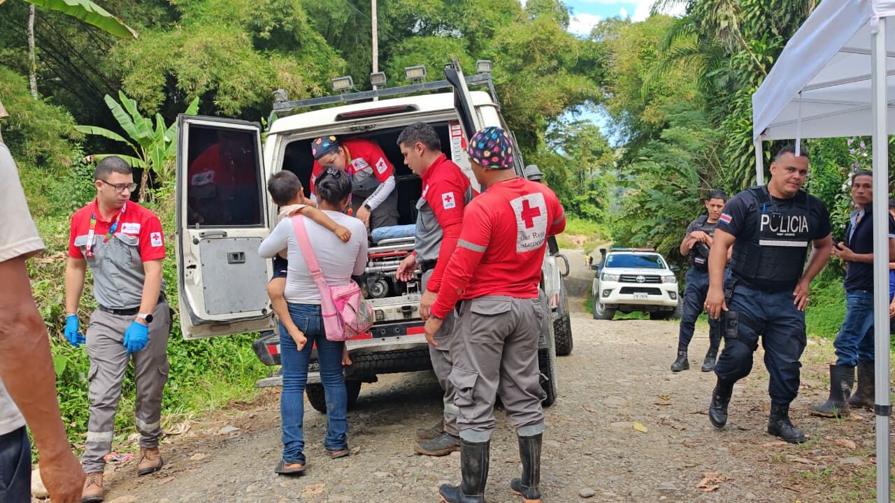 El niño presentaba múltiples picaduras de mosquito y raspones. Foto Cruz Roja.