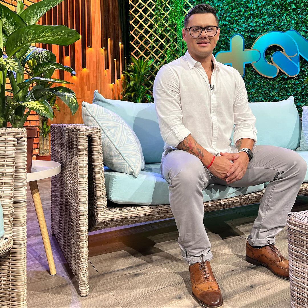 Periodista Johnny López, presentador de Más que noticias, Teletica.