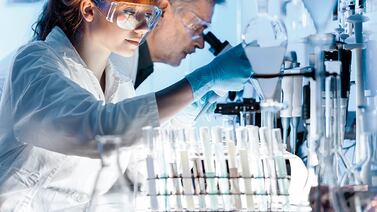 Ticas destacan en sus trabajos a pesar de obstáculos