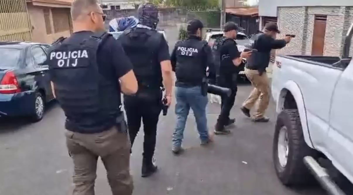 Los sospechosos son tres muchachos que no superan ni los 20 años. Foto OIJ.