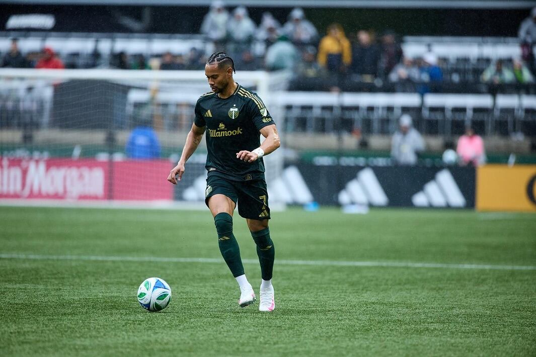 Ariel Lassiter, delantero de la Selección Nacional se fracturó un dedo de la mano izquierda. Instagram Ariel Lassiter.