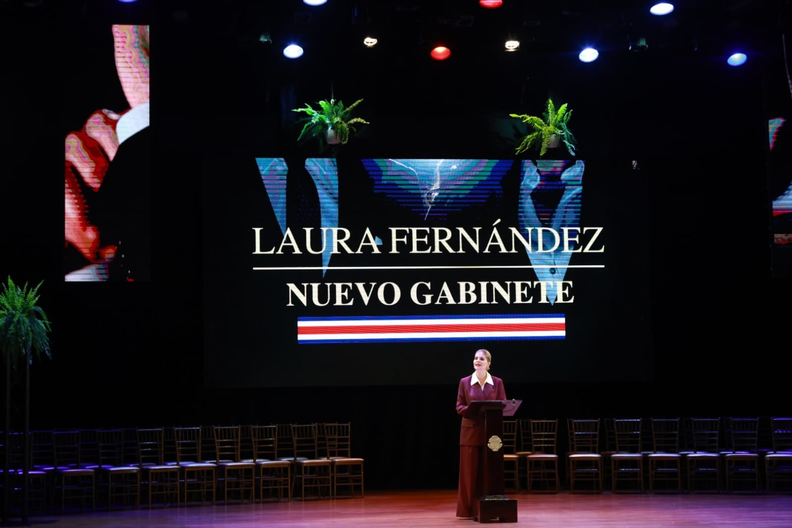 Laura Fernández, presidenta electa, presenta a los miembros de su gabinete en el Teatro Melico Salazar este martes 5 de mayo, 2026.