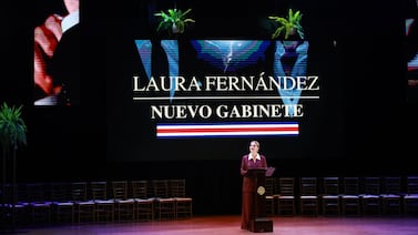 Este es el mensaje oculto que quiso dar Laura Fernández en la presentación de su gabinete