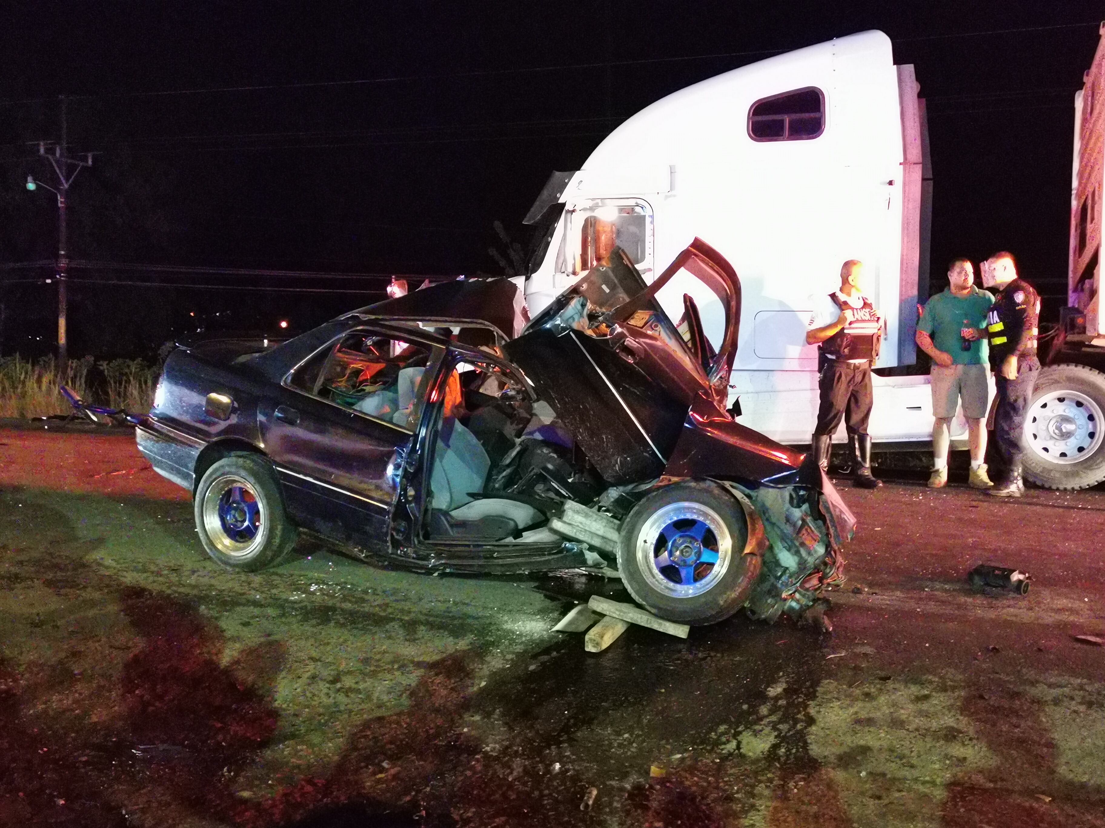 Melvin Ugalde Matarrita, de 25 años, fallece al chocar contra tráiler sobre la ruta 32. Foto Reyner Montero.