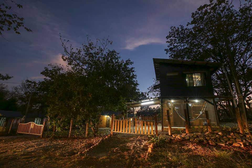 Luis Rueda, propietario de las cabañas Malú en playa Junquillal, en Santa Cruz de Guanacaste.