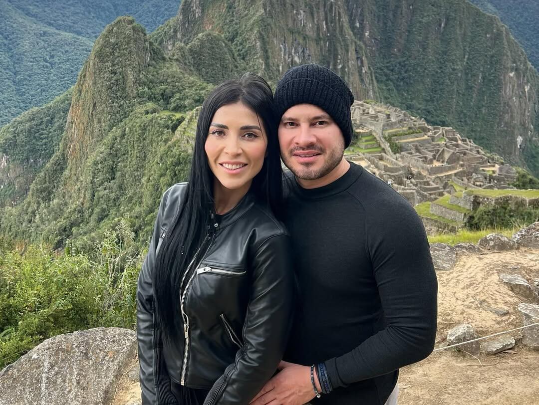 Fabiola Mora, la guapa hermana de Melissa Mora, está más enamorada que nunca, según lo exhibió esta semana con románticas fotos desde un rincón del mundo que es todo un paraíso.