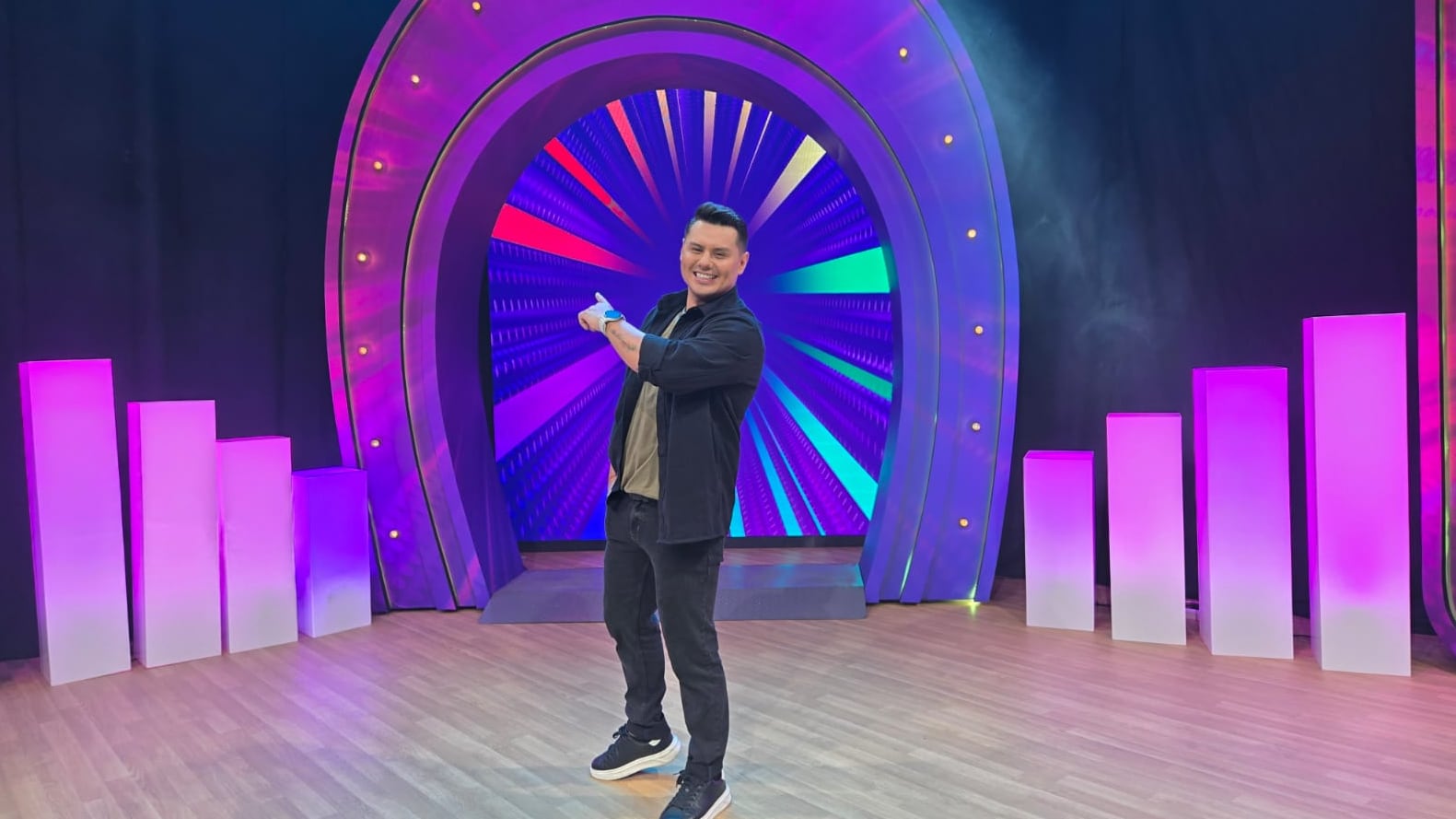 Johnny López, Sábado feliz.