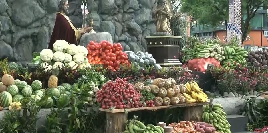 Los trameros de los mercados Borbón, Central, la Coca Cola, Mayoreo, Registro Civil y Patentados de la Calle 8 y Mercado de Artesanías, entregaron ofrendas de agradecimiento a Dios por los favores concedidos