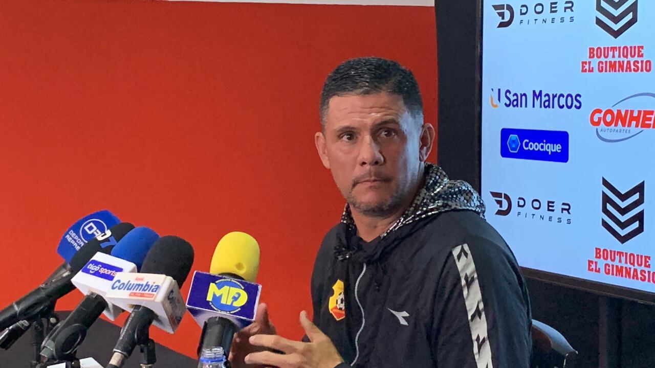 मार्च 2025, 2025 छायाचित्रण हेरिडियानो क्लोजिंग टूर्नामेंटचे अलेक्झांडर व्हर्गास प्रशिक्षक: जुआन डिएगो व्हिलरियल