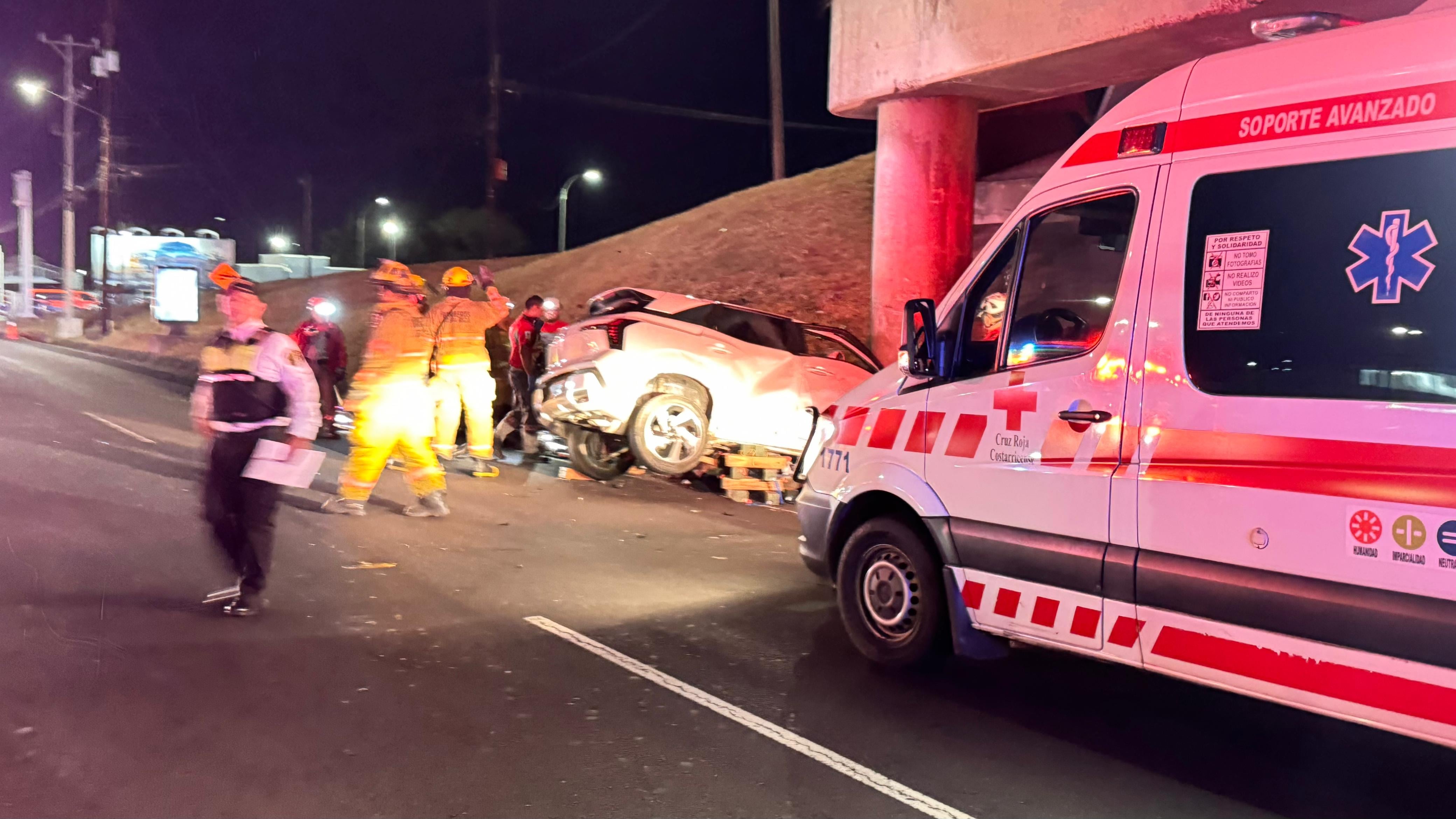 Accidente frente al aeropuerto Juan Santamaría