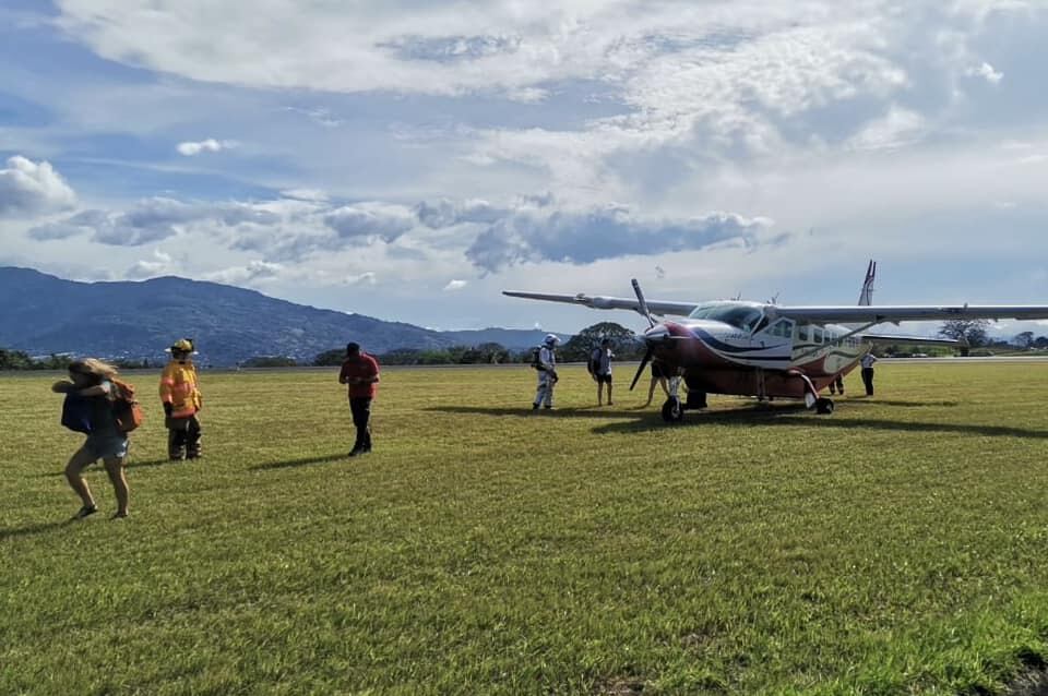 Los Bomberos atendieron un despiste de una aeronave Cessna Caravan 208 en el Aeropuerto Juan Santamaría este 31 de diciembre.