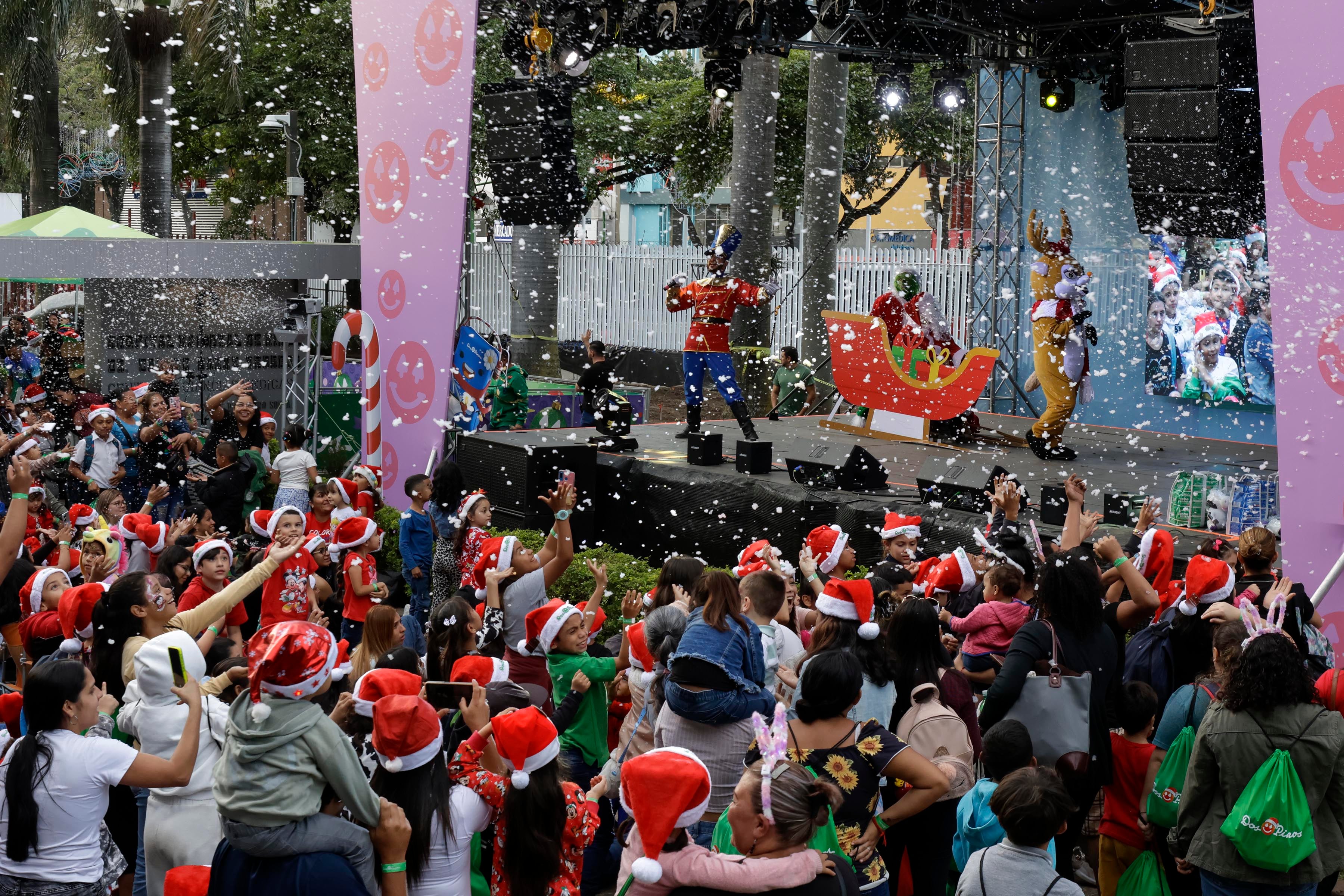 Iluminación Arbol Hospital Nacional de Niños