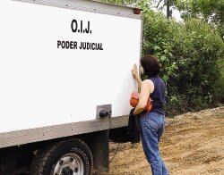 familiares de accidentados  en avioneta en puriscal foto Jose Rivera