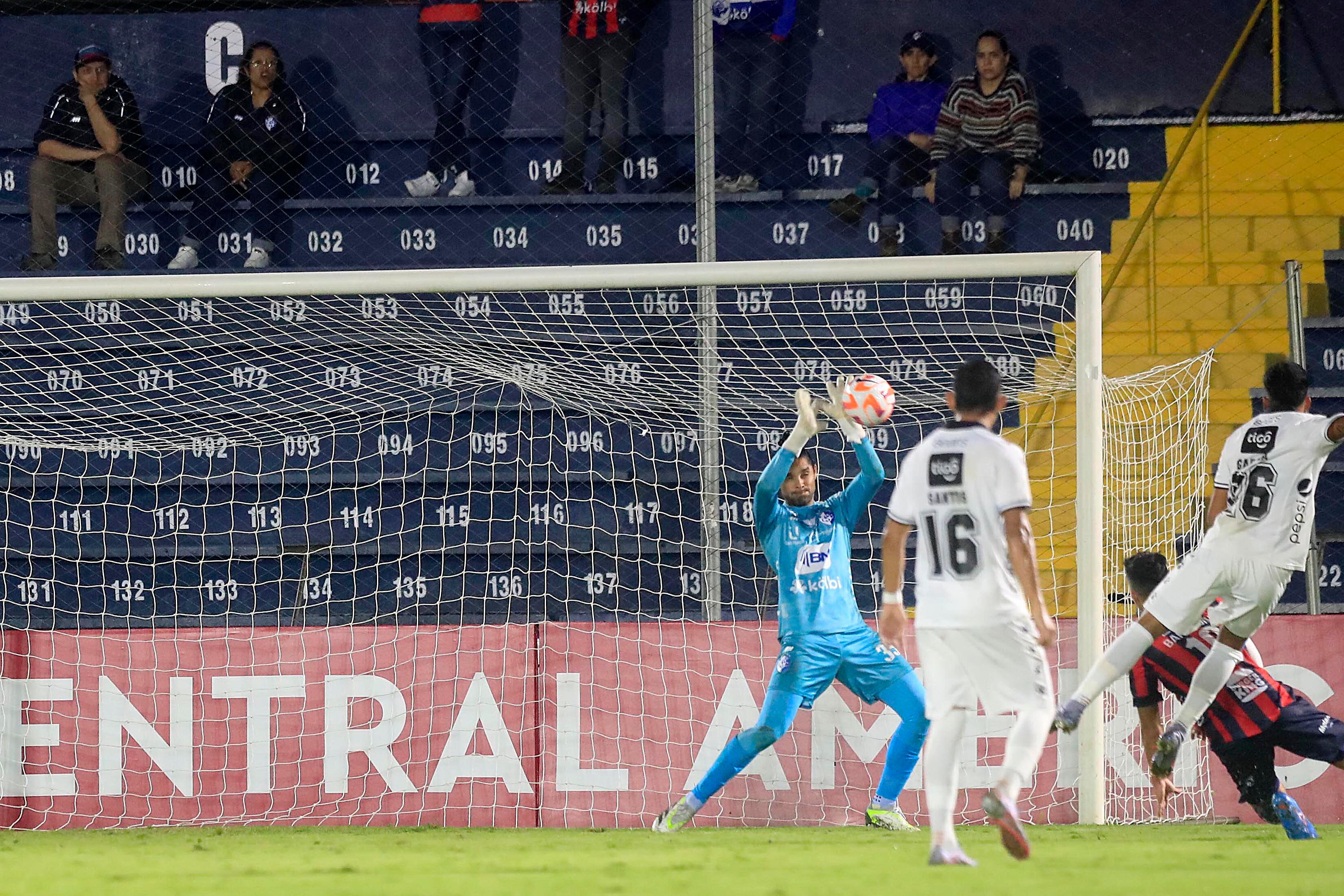 04/10/2023 Estadio Fello Meza, Cartago. El Club Sport Cartaginés recibió a Comunicaciones, de Guatemala, en partido de ida por repechaje de la Copa Centroamericana de CONCACAF.