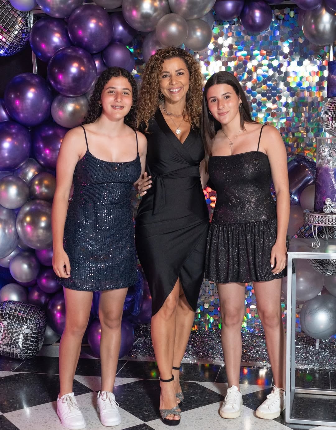 Nadia Aldana y sus hijas Sofía y Sara.