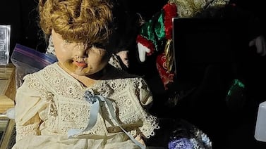 Tico que alzó a la “Muñeca del Diablo” tomó importante decisión luego de que muriera el cuidador de Annabelle