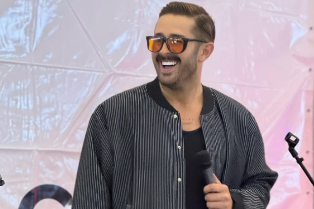 Omar Cascante y su perro Aldo.