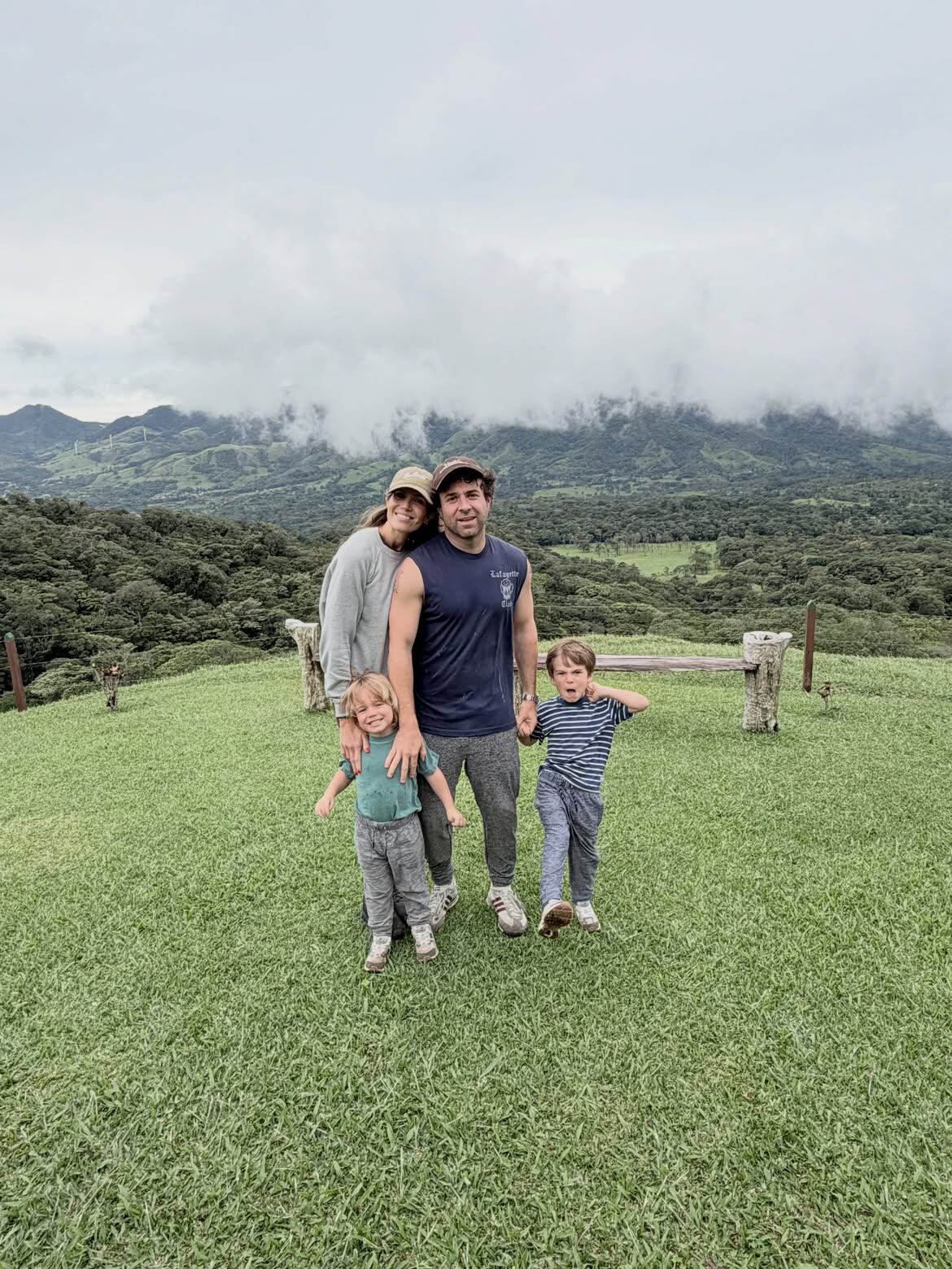 La actriz y cantante estadounidense Mandy Moore, recordada por protagonizar la exitosa película A Walk to Remember (Un paseo para recordar), está de vacaciones en Costa Rica con su familia.