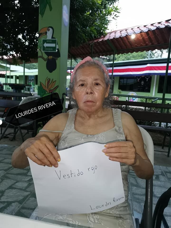 Los abuelitos del Hogar de Ancianos de Cariari de Guápiles le piden que se ponga la mano en el corazón y los ayude con algunos detallitos que ellos están pidiendo para estar más puras tejas en estos días de pandemia.