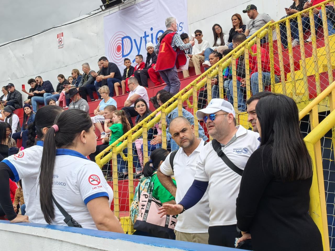 Los festejos populares son eventos masivos que reúnen a personas de todo el país como parte de las celebraciones de fin y principio de año. Estas actividades se desarrollan en el Campo Ferial de Zapote, en el sector de Curridabat y en Belén de Heredia, y cuentan con la autorización sanitaria correspondiente.