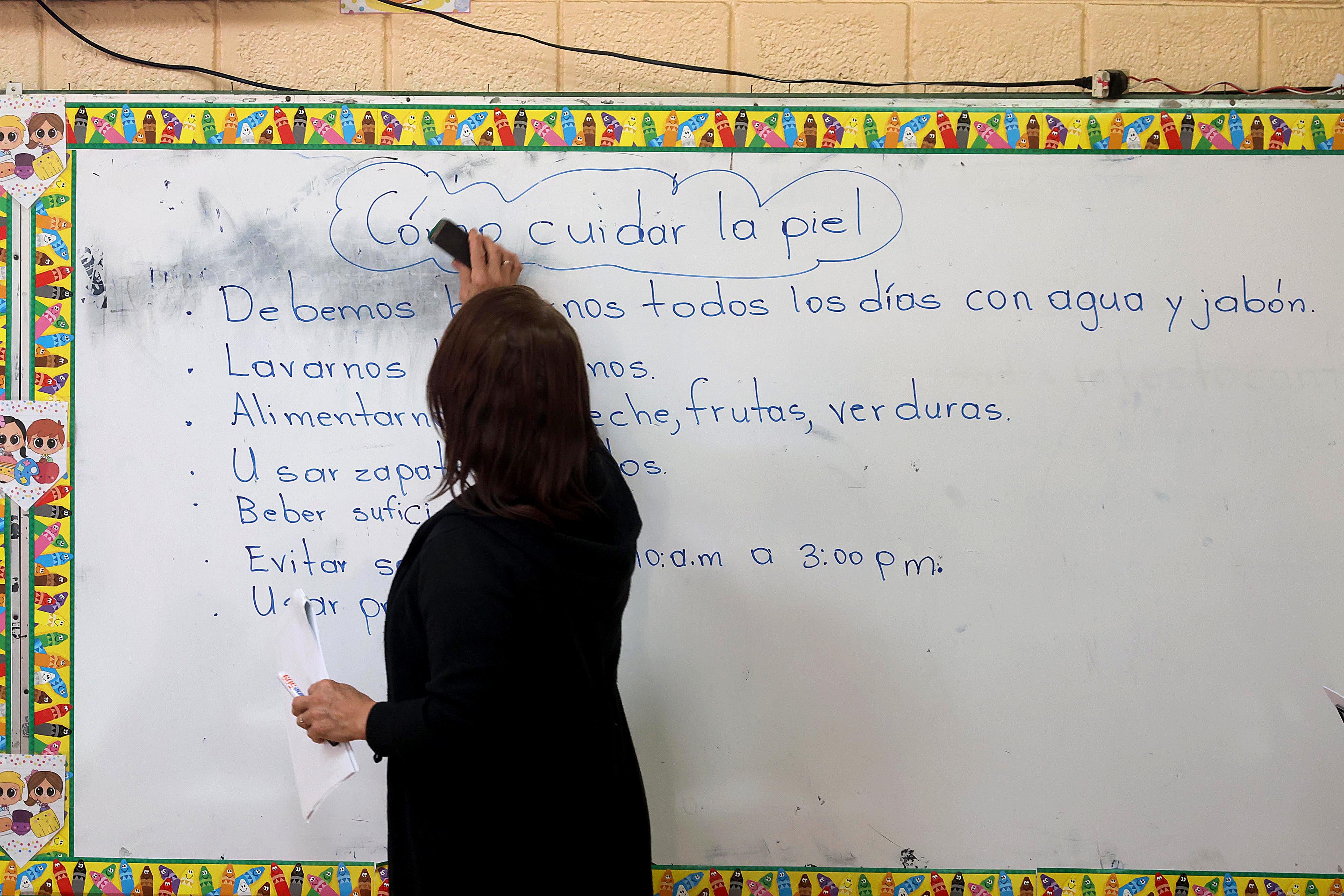 18/04/2024 San Juan de Chicuá. Fotografías conceptuales de maestros y estudiantes escolares en la Escuela Emilio Robert Brouca. Foto: Rafael Pacheco Granados