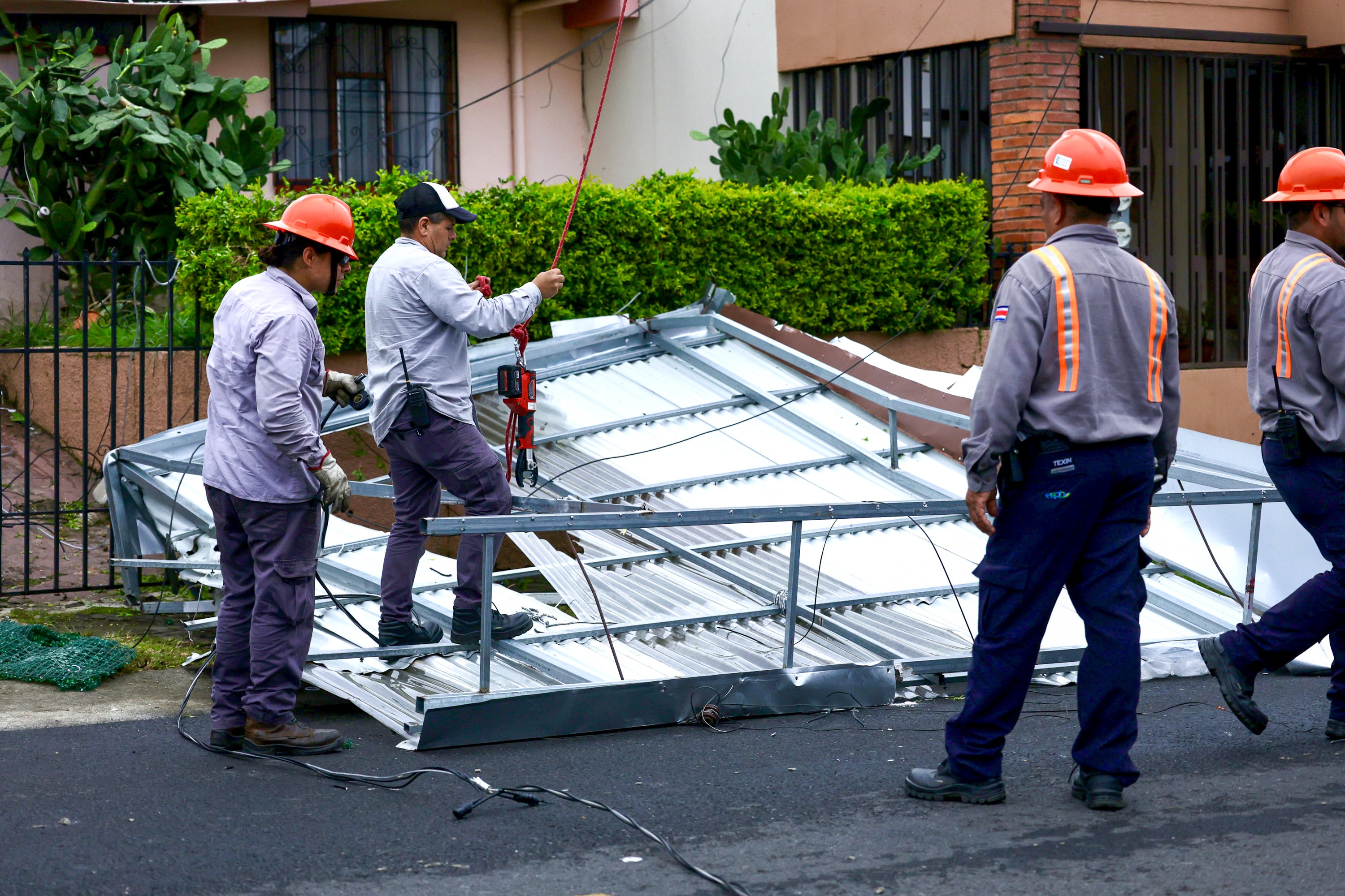 16/09/2025, Heredia, Mercedes Norte, San Jorge, un torbellino se formó esta tarde en la zona, provocando que varias casas se vieran afectadas.