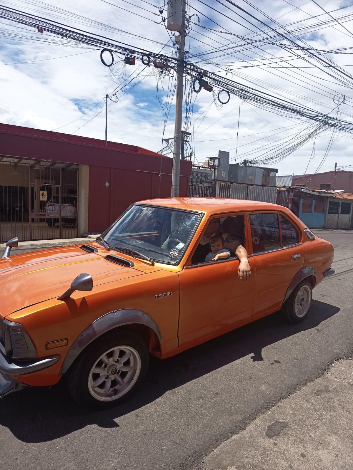 Marco Antonio Camacho es el orgullo dueño de Pepe, un Toyota Corolla de 1971.