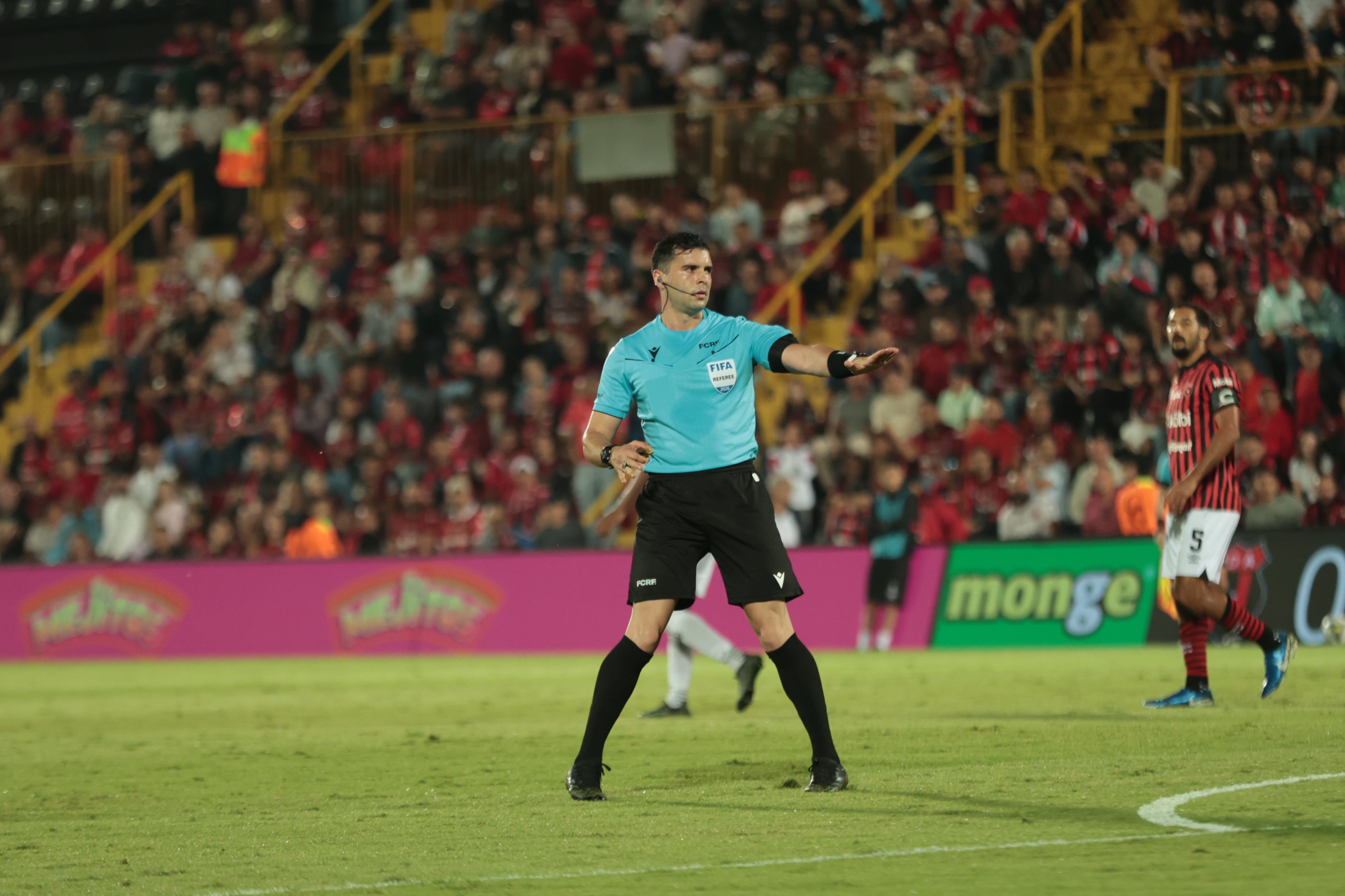 15/02/2025/ Juego entre Liga Deportiva Alajuelense vs Sporting FC en el estadio Alejandro Morera Soto / foto John Durán