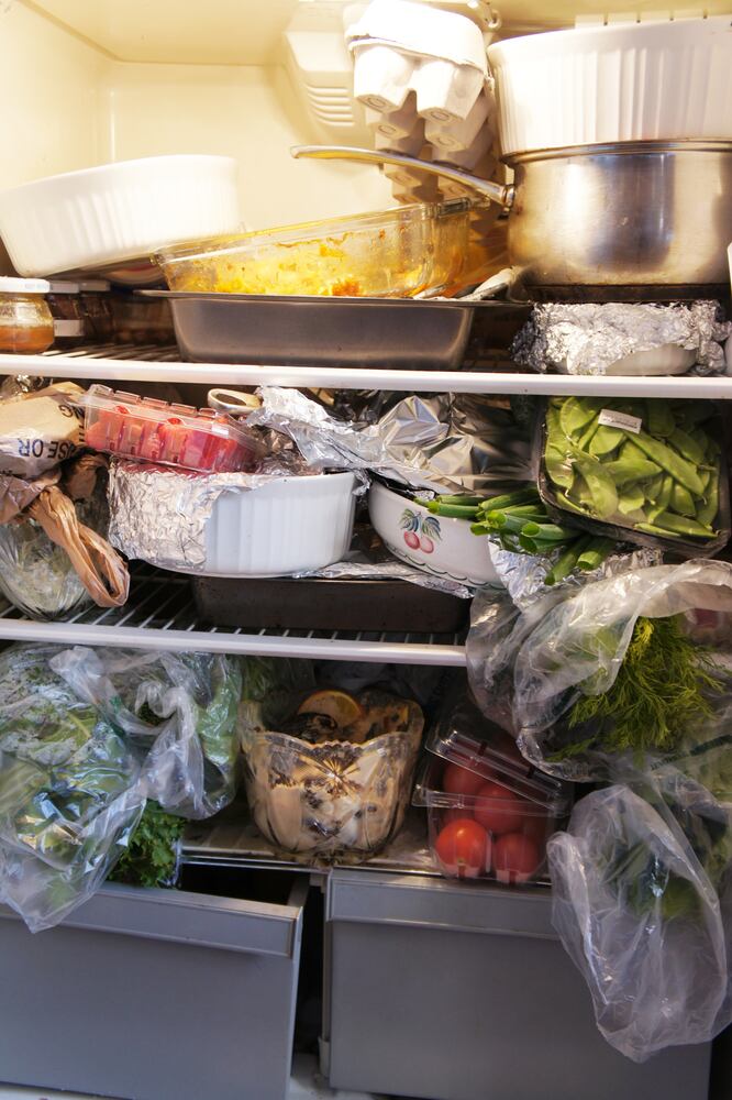 Los costarricenses tenemos buenas intenciones de no desperdiciar comida, pero debido a las malas mañas al comprar y conservar alimentos, terminamos botando miles de toneladas al año