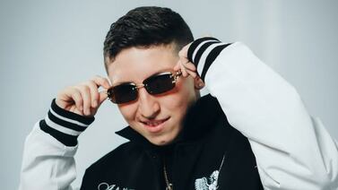 Colombiano Cris Valencia está en el país y tiktokeros ticos lo hacen comer caldosa, ojo su reacción