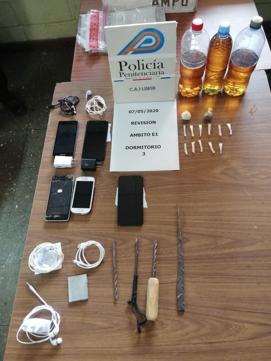 Policía Penitenciaria decomisa droga oculta en papel higiénico. Foto Ministerio de Justicia.