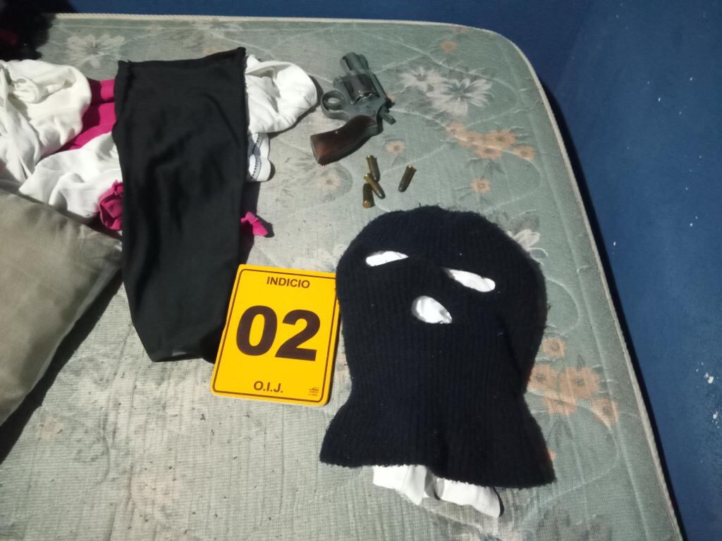 Allanamientos para desmantelar banda en Siquirres. Foto OIJ.