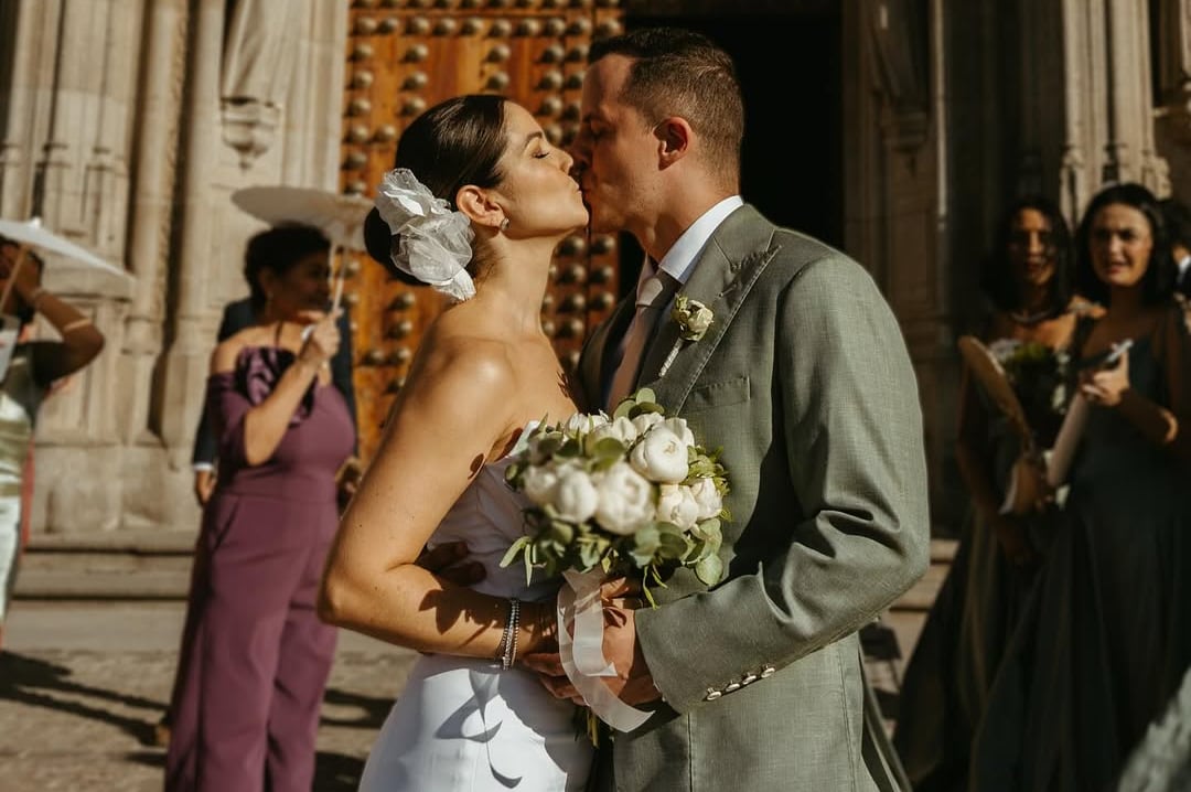 Shirley Álvarez y Daniel Vargas en su boda en Toledo, España, el 11 de julio de 2025