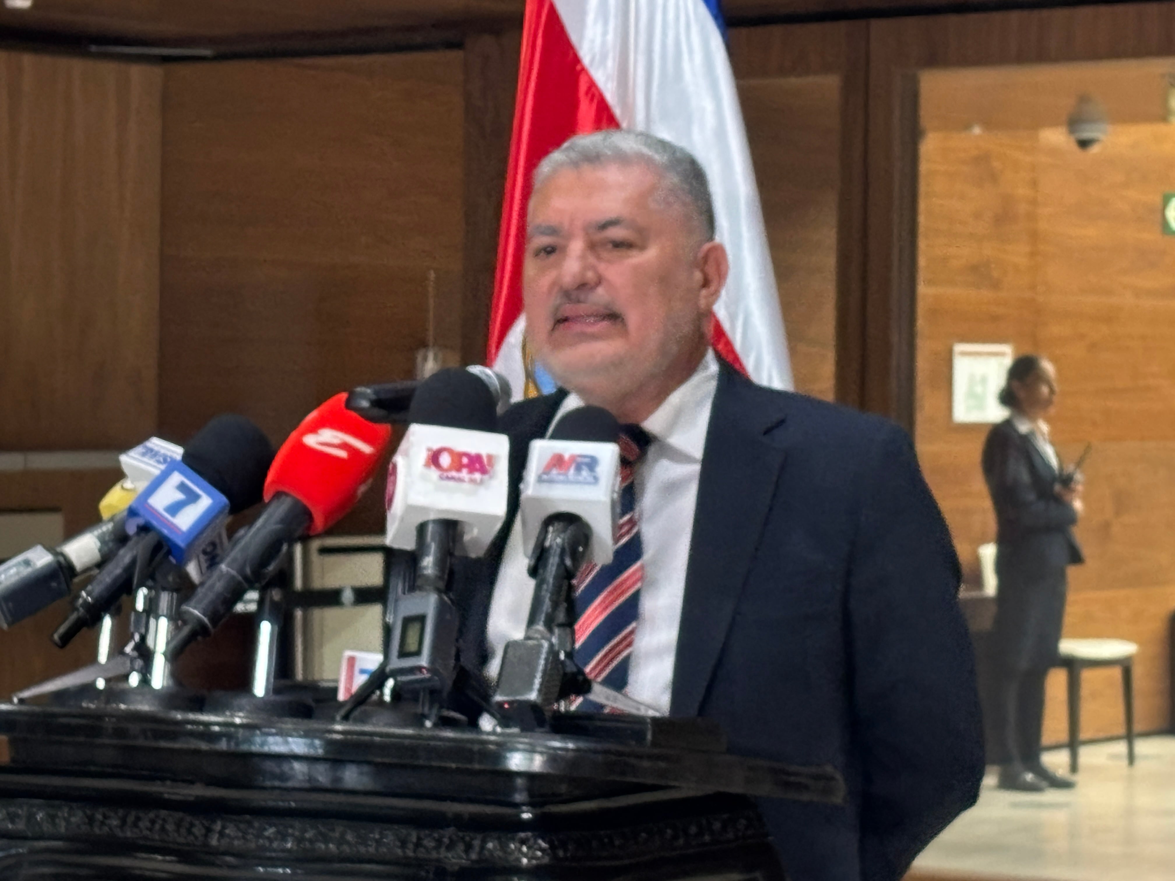 José Miguel Villalobos anunció que dejará de ejercer como abogado para dedicarse a sus labores legislativas