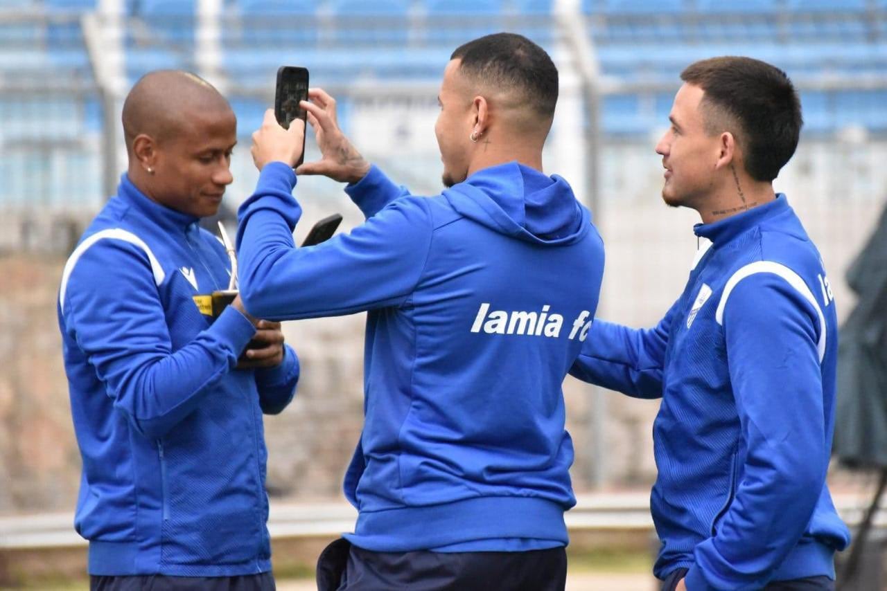 El uruguayo Mathías Acuña (a la izquierda) falleció este sábado en Ecuador. Foto tomada de X.