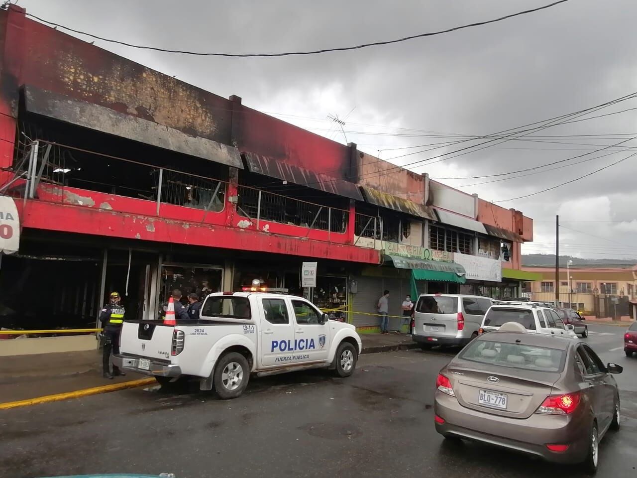 Incendio en el mercado de Turrialba. Foto Keyna Calderón.