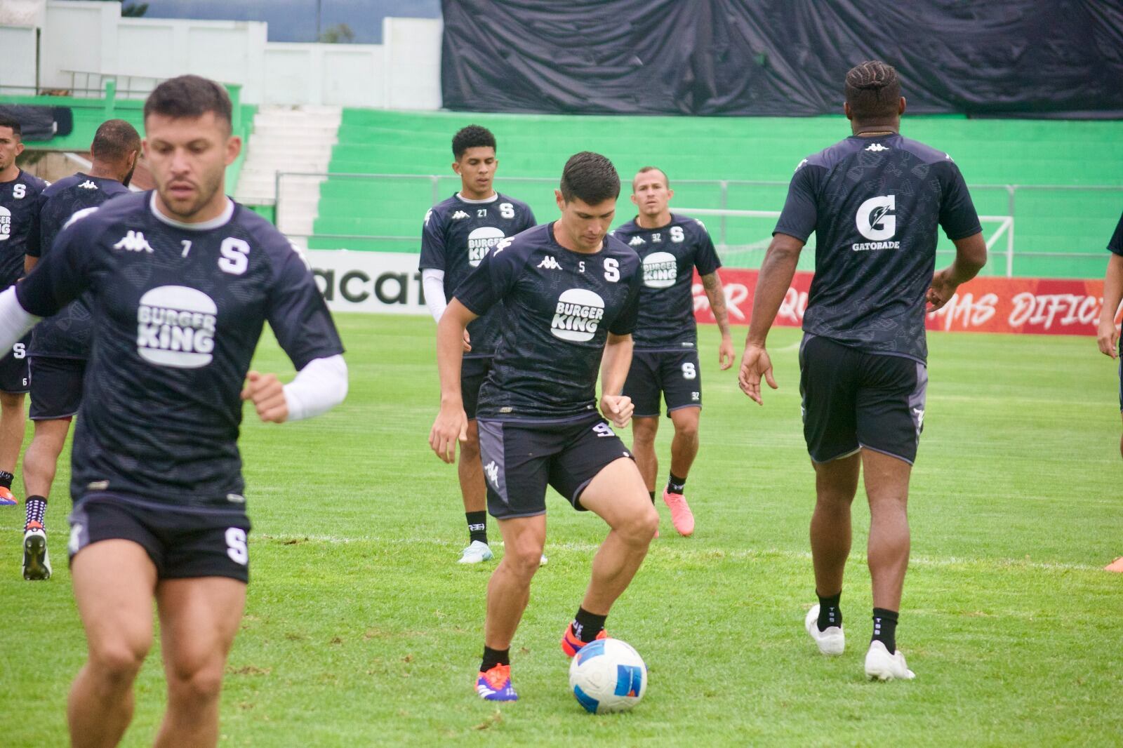 Entrenamiento de Saprissa en el estadio Pensativo