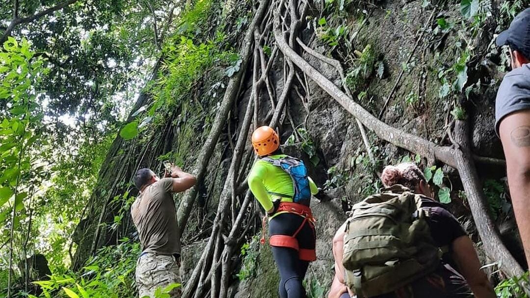 Esta maravillosa catarata se ubica de Fórum 1, sobre el cañón del río Uruca, en Santa Ana.