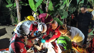 Unidades de emergencia lograron rescatar a hombre que pasó más de 16 horas atrapado en un pozo