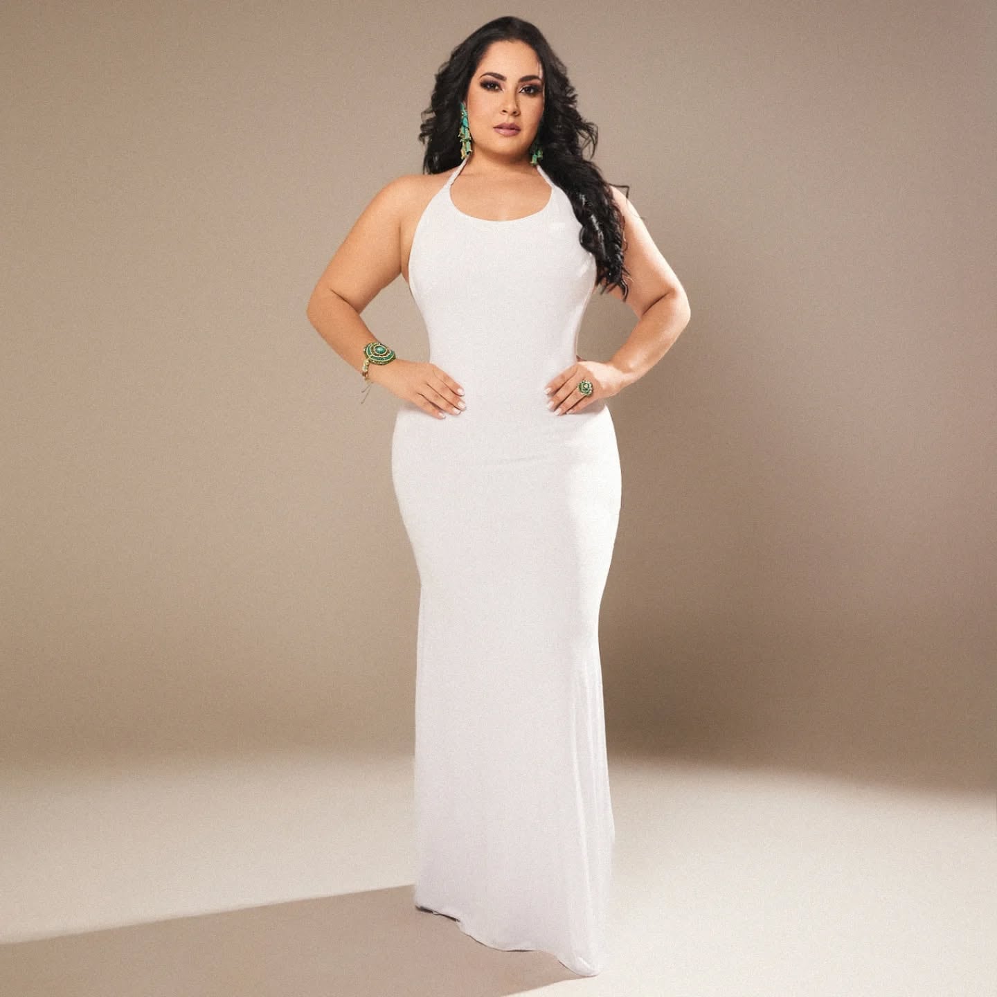 La joven de Desamparados fue víctima de burlas y abusos durante años por su cuerpo. Ahora, con 80 kilos y 1.59 de estatura, es una de las semifinalistas del Miss Universo Costa Rica San José 2025. “Chancha de monte”. Esas tres palabras cargadas de crueldad y agresión, le decían a Ángeles Morales Bonilla las compañeras de escuela y colegio.