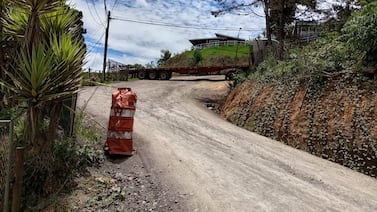 Comunidad a la que se le hundió calle principal hace campaña: “Un rojo para calle Los Calvo”